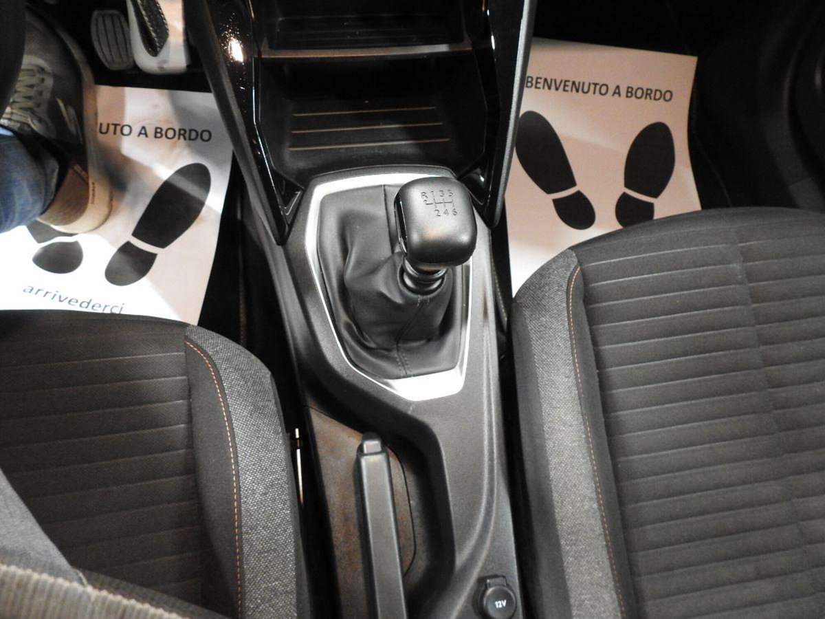 Peugeot 2008 PureTech 100 S&S Active Pack (16)