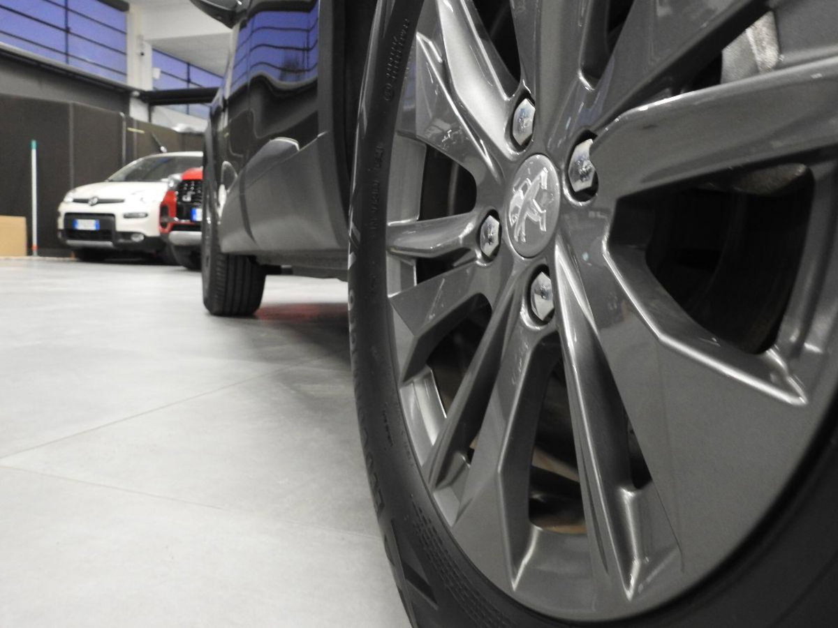 Peugeot 2008 PureTech 100 S&S Active Pack (4)