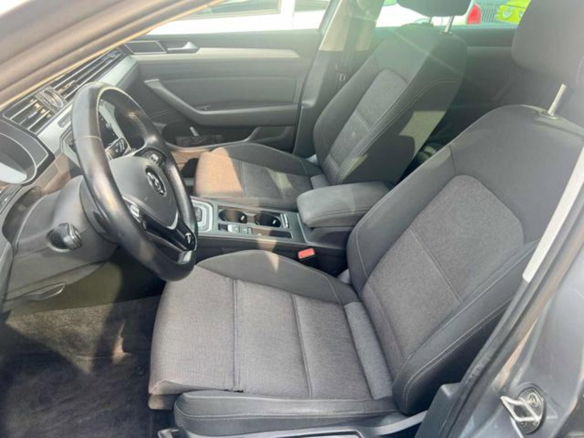 Volkswagen Passat Variant 2.0 TDI DSG Business BlueMotion Tech (16)