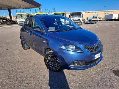 Lancia Ypsilon 1.0 FireFly 5 porte S&S Hybrid Ecochic Silver usata