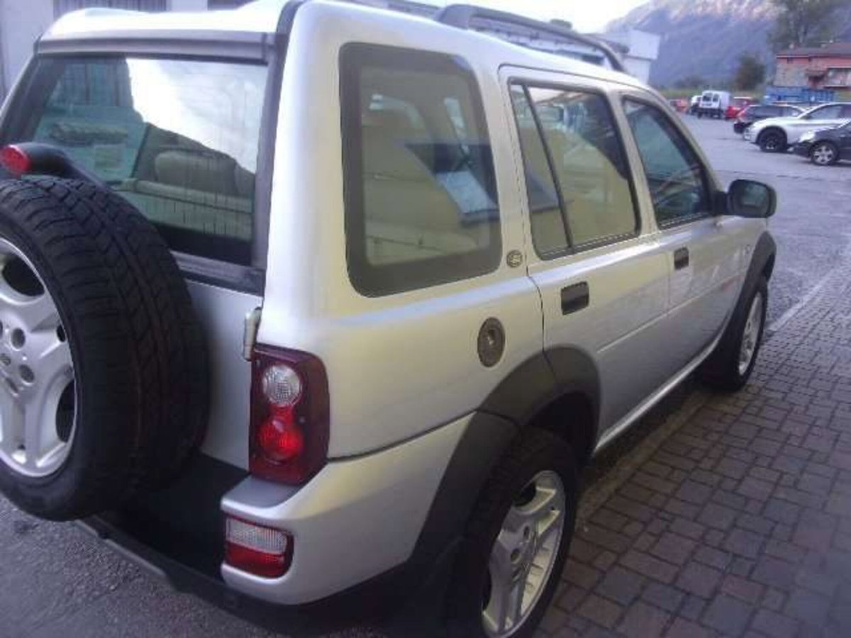 Land Rover Freelander 2.0 Td4 16V cat S.W. HSE (4)