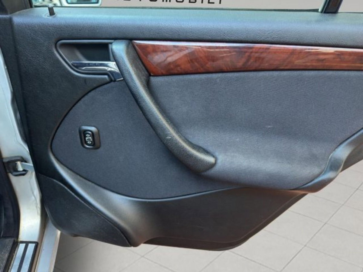 Mercedes-Benz Classe C 180 cat Elegance (18)