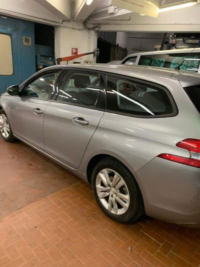 Peugeot 308 SW BlueHDi 100 S&S Business usata