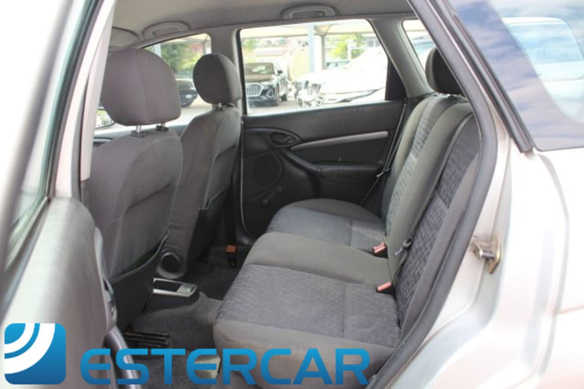 Ford Focus Station Wagon 1.6i 16V cat SW Ghia (10)