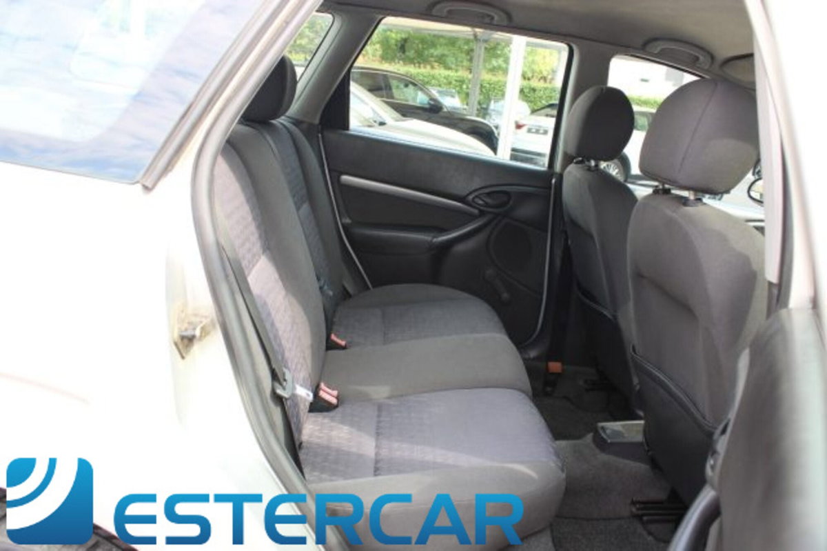 Ford Focus Station Wagon 1.6i 16V cat SW Ghia (12)
