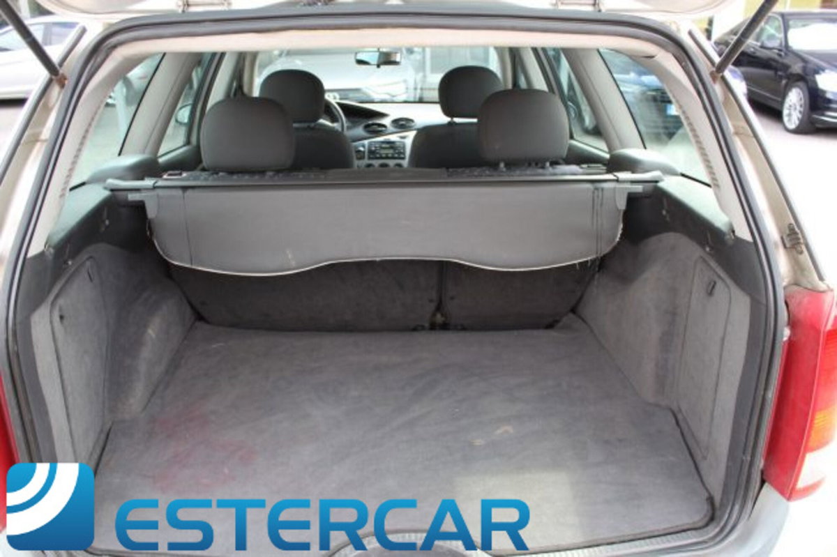 Ford Focus Station Wagon 1.6i 16V cat SW Ghia (14)