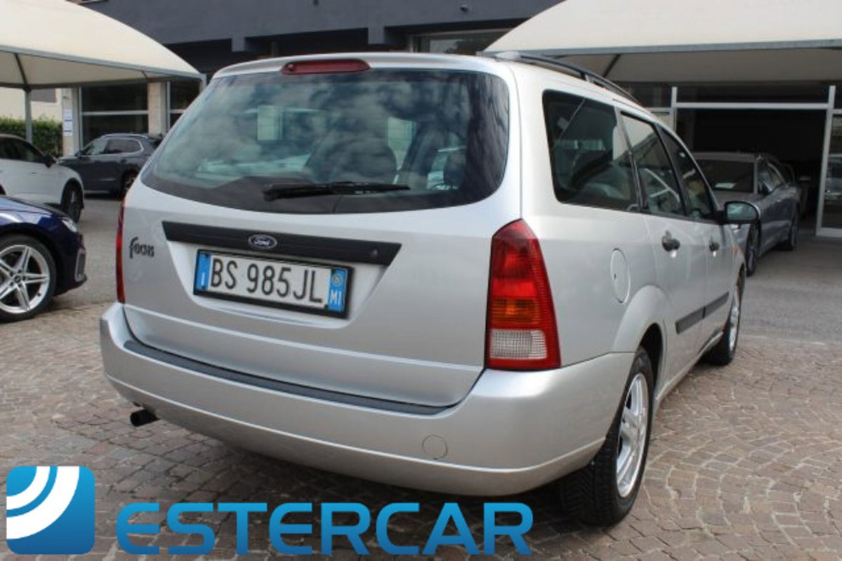 Ford Focus Station Wagon 1.6i 16V cat SW Ghia (2)