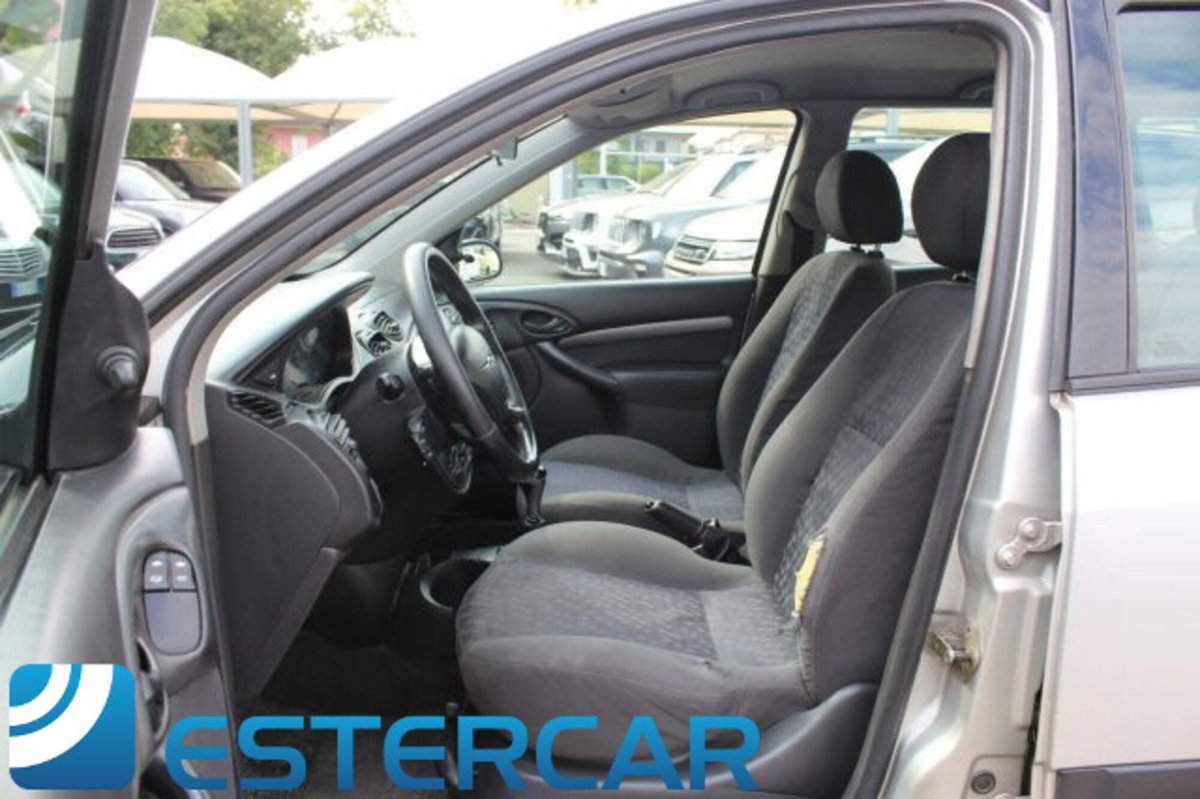 Ford Focus Station Wagon 1.6i 16V cat SW Ghia (4)