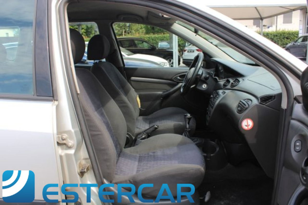 Ford Focus Station Wagon 1.6i 16V cat SW Ghia (6)