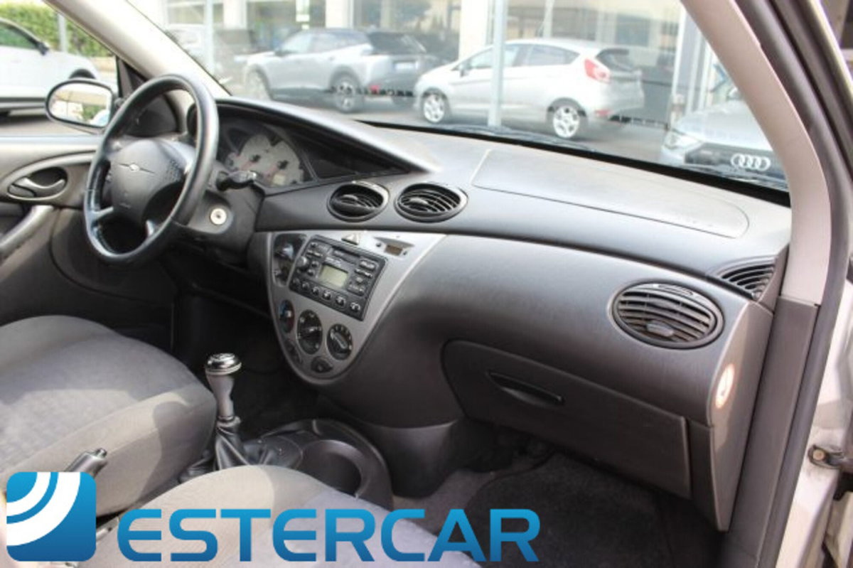 Ford Focus Station Wagon 1.6i 16V cat SW Ghia (8)