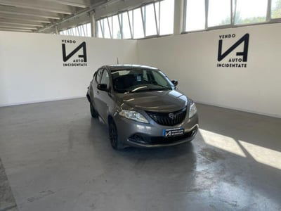 Lancia Ypsilon 1.0 FireFly 5 porte S&S Hybrid Ecochic A. Ferretti usata