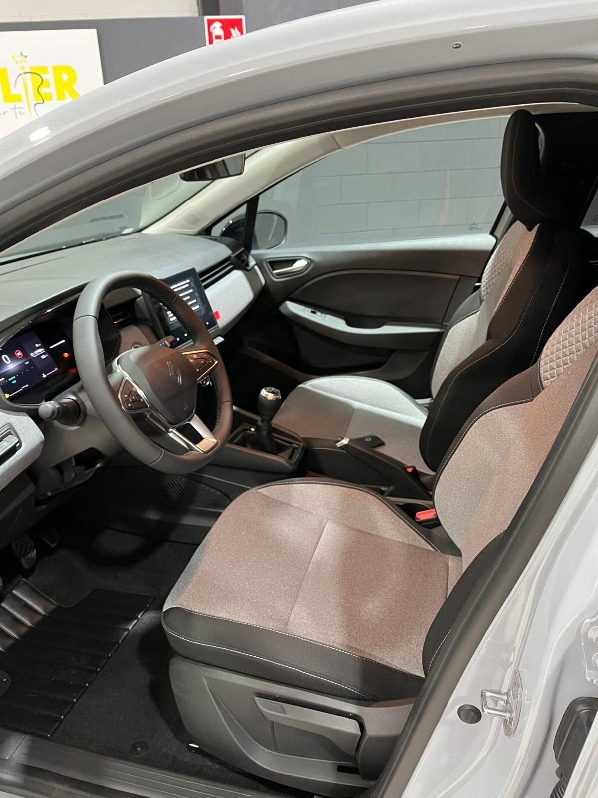 Renault Clio Blue dCi 100 CV 5 porte Evolution (11)