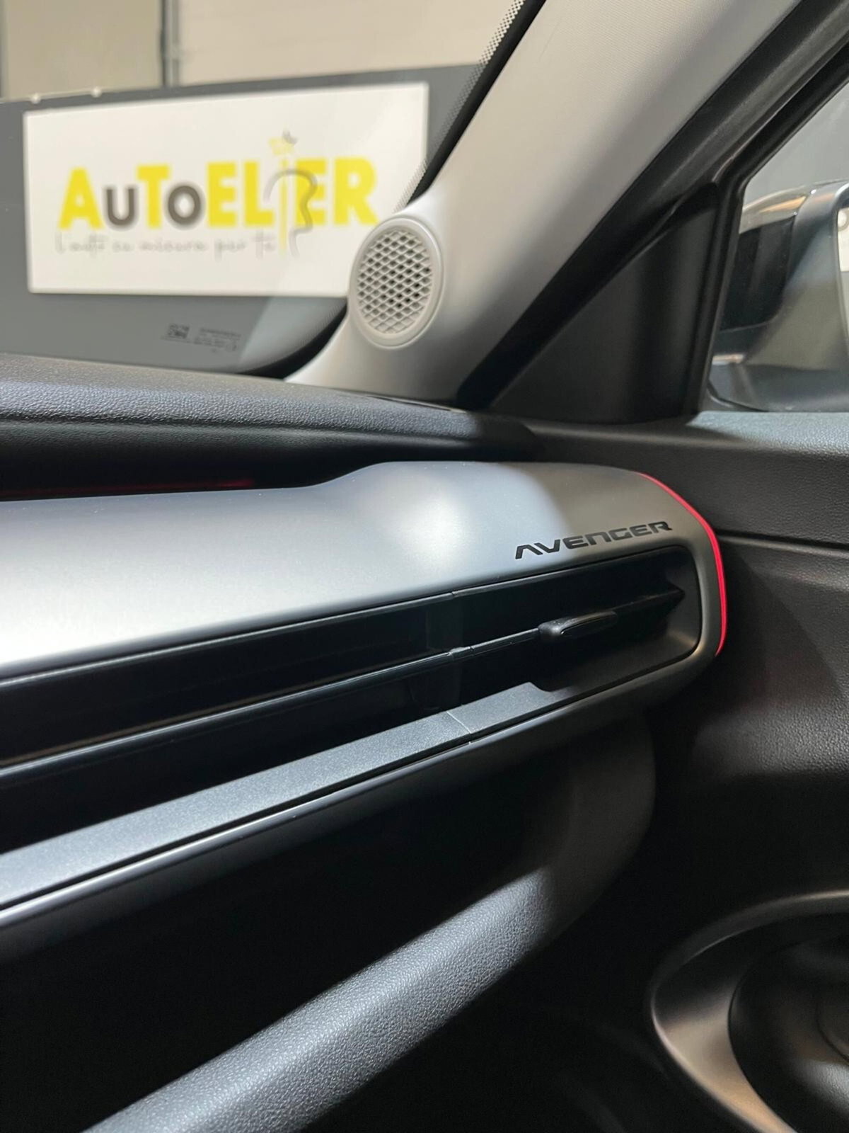 Jeep Avenger 1.2 turbo Summit fwd 100cv (20)