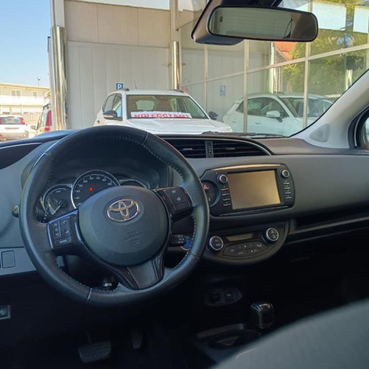 Toyota Yaris 1.5 Hybrid 5 porte Cool (11)