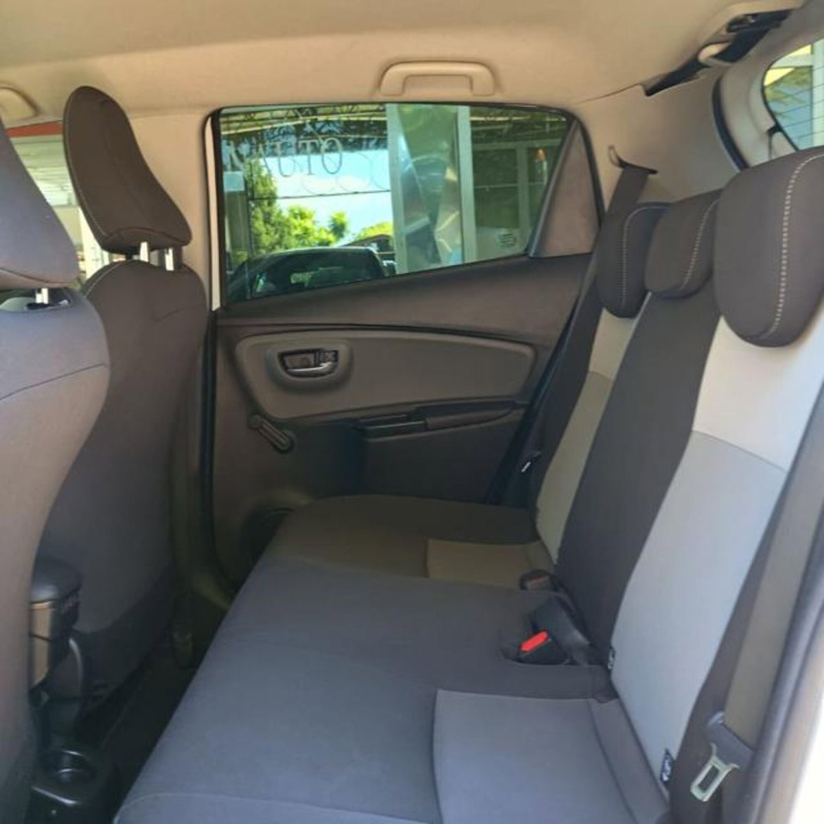 Toyota Yaris 1.5 Hybrid 5 porte Cool (13)