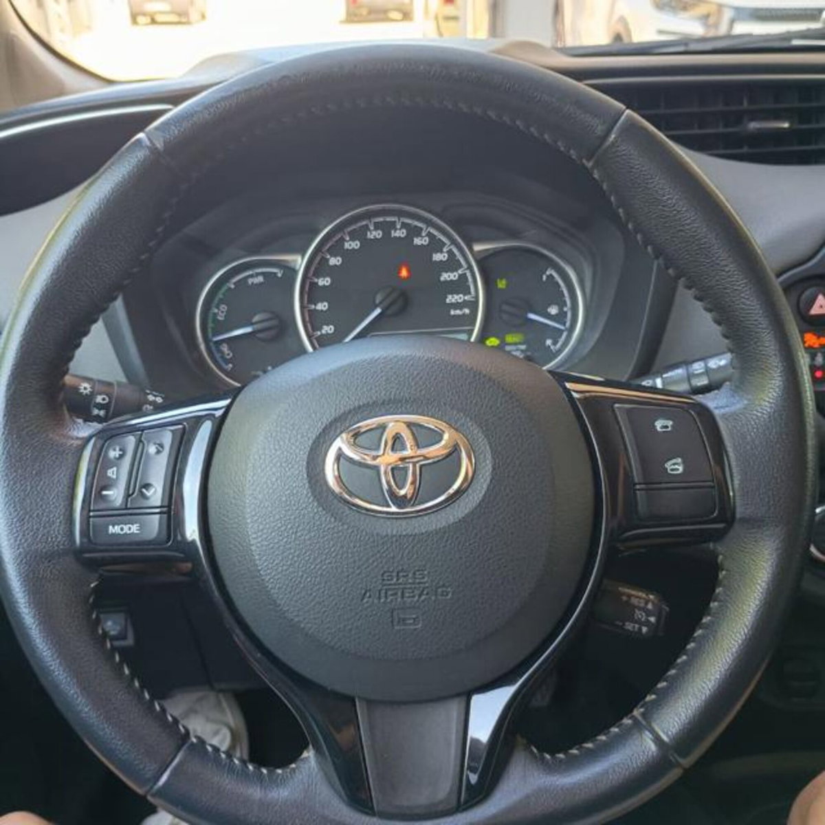 Toyota Yaris 1.5 Hybrid 5 porte Cool (14)