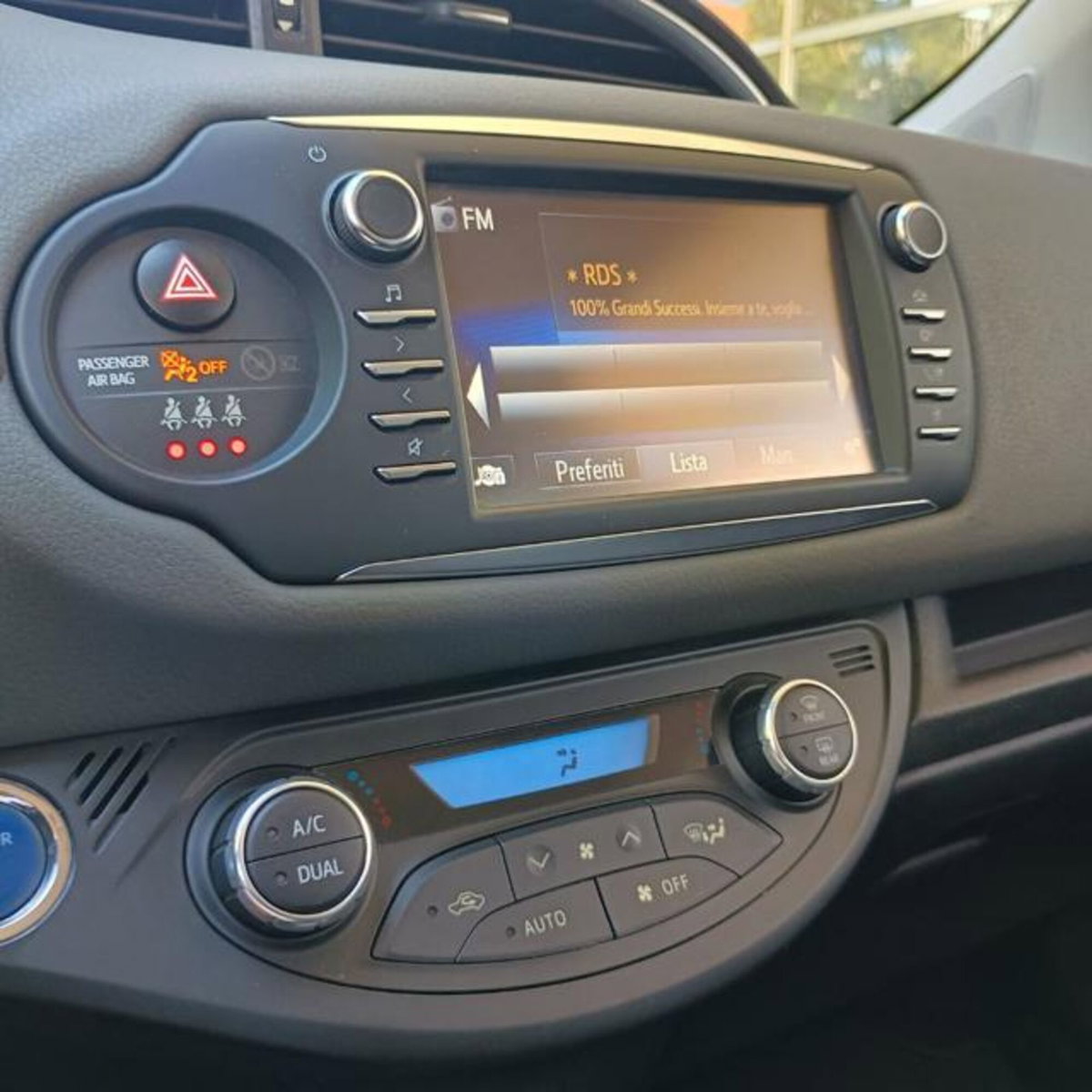 Toyota Yaris 1.5 Hybrid 5 porte Cool (15)