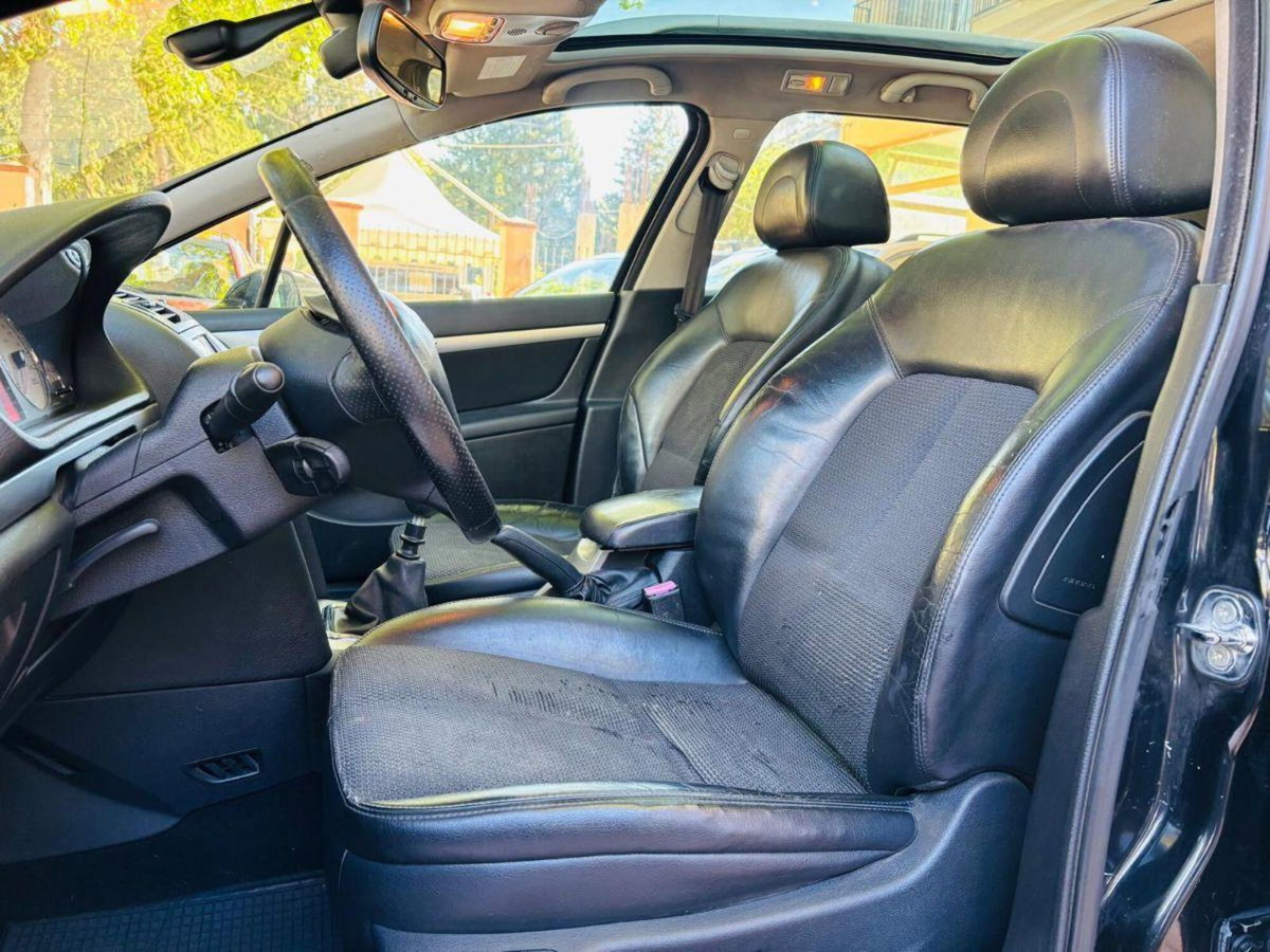 Peugeot 407 SW 2.2 HDi Ciel Tecno (9)