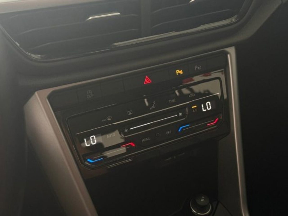Volkswagen T-Roc 1.5 tsi Life dsg (14)