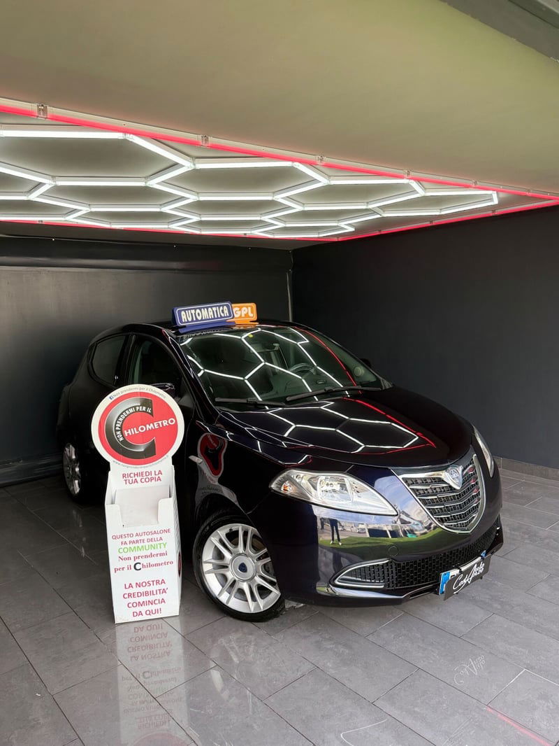 Lancia Ypsilon 0.9 TwinAir 85 CV 5 porte S&S DFN Gold