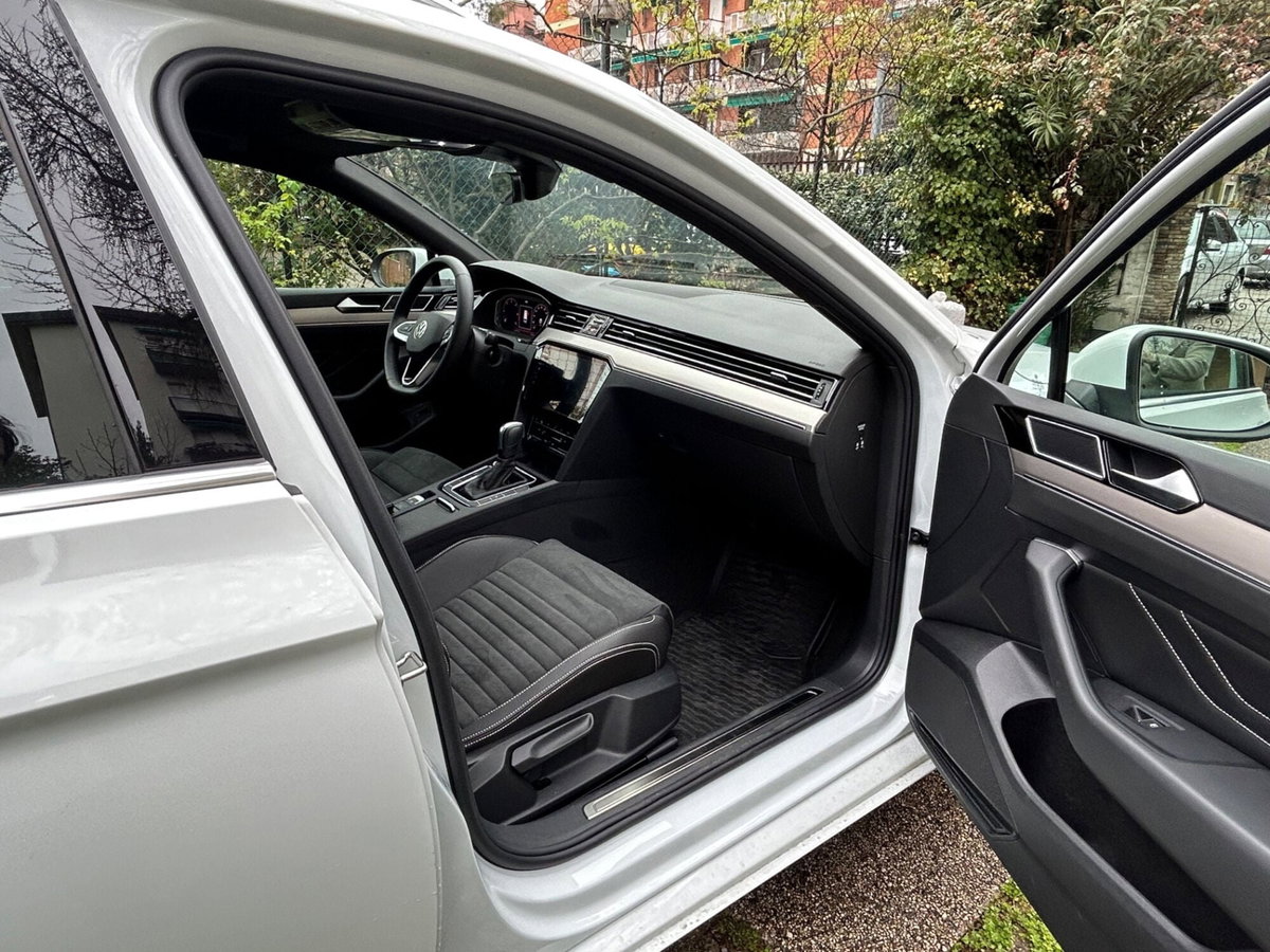 Volkswagen Passat Variant 2.0 TDI SCR 200 CV 4MOTION DSG Executive (12)
