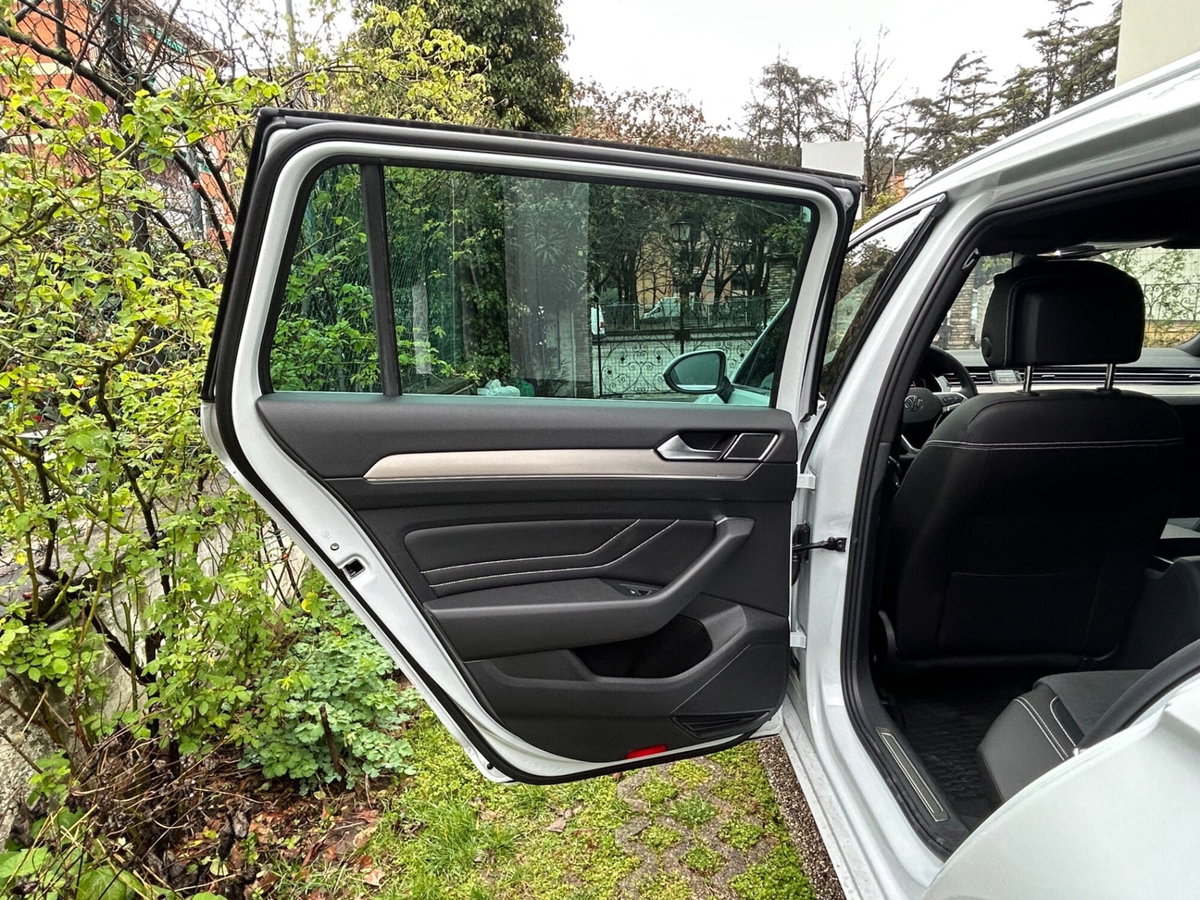 Volkswagen Passat Variant 2.0 TDI SCR 200 CV 4MOTION DSG Executive (14)