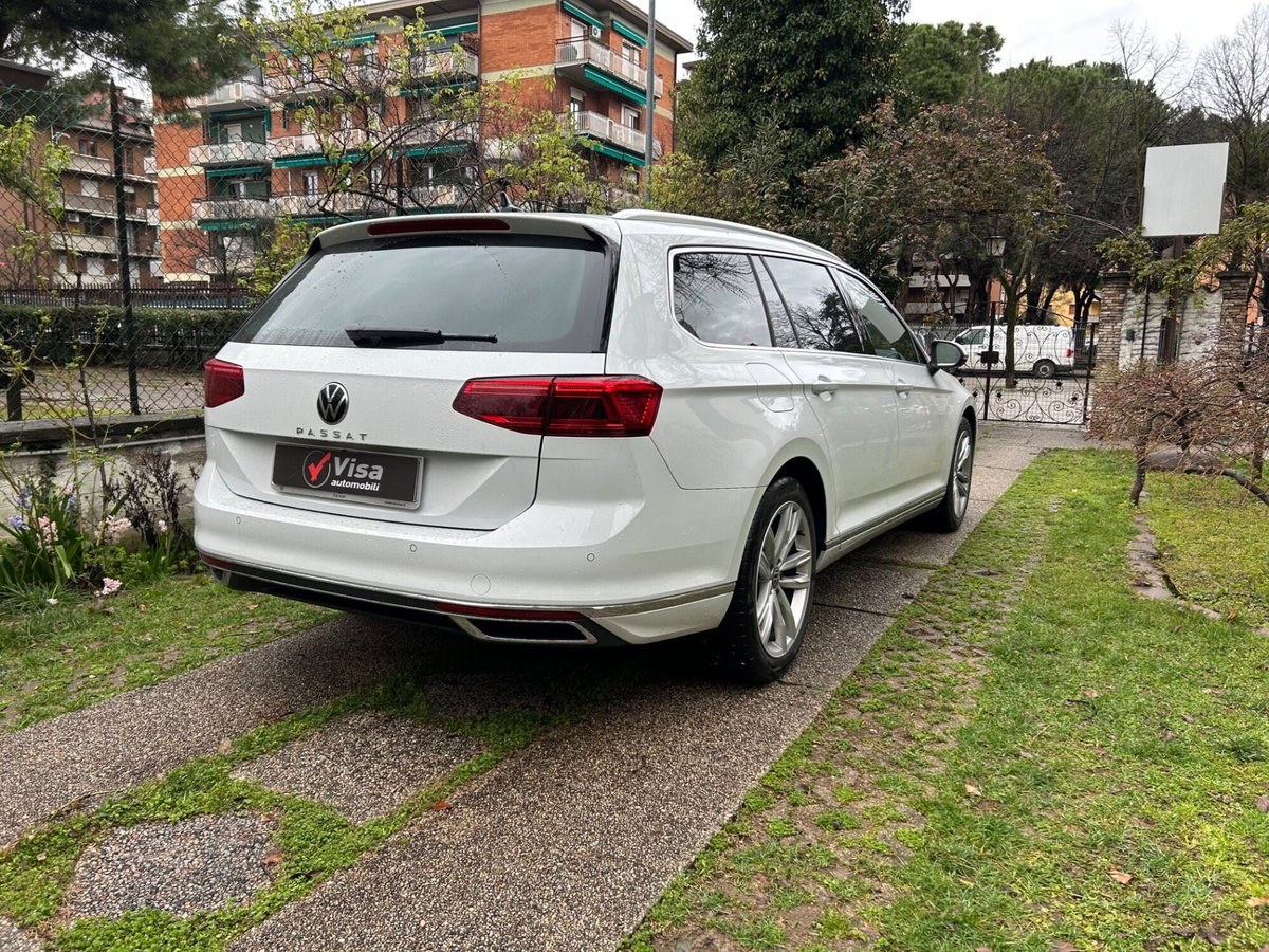 Volkswagen Passat Variant 2.0 TDI SCR 200 CV 4MOTION DSG Executive (4)