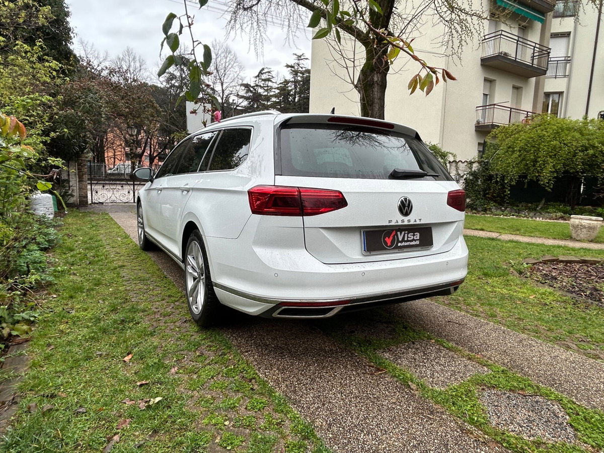 Volkswagen Passat Variant 2.0 TDI SCR 200 CV 4MOTION DSG Executive (6)