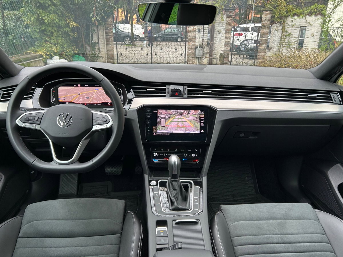 Volkswagen Passat Variant 2.0 TDI SCR 200 CV 4MOTION DSG Executive (8)