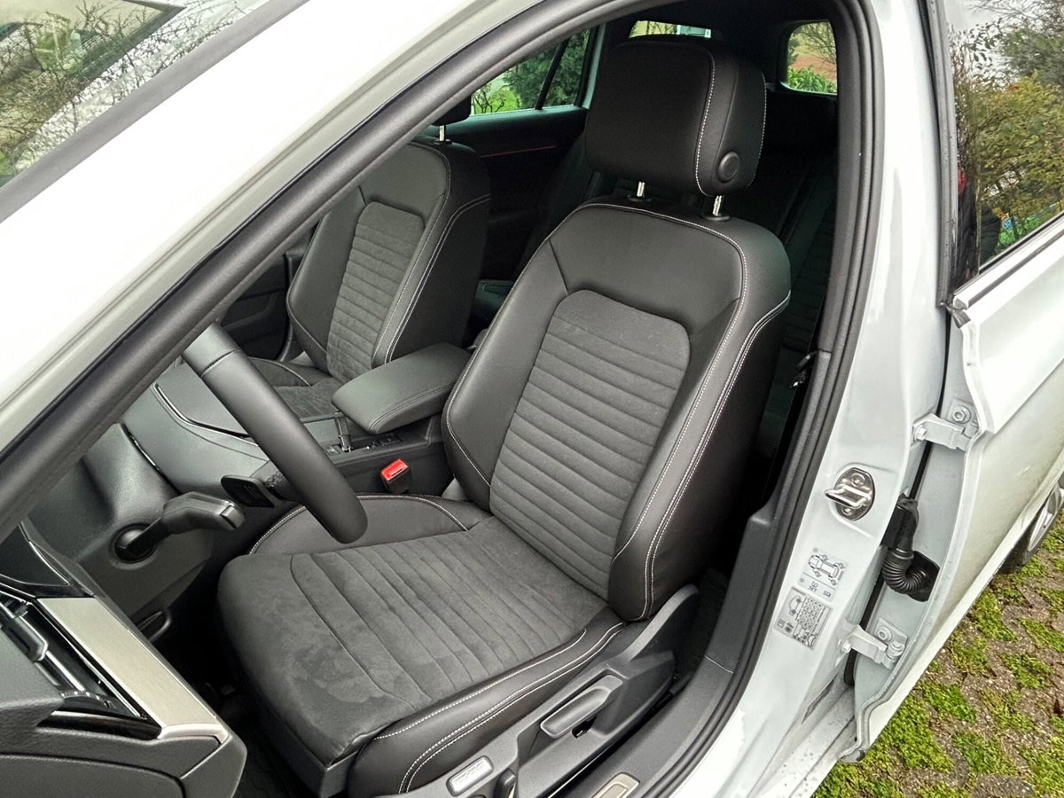 Volkswagen Passat Variant 2.0 TDI SCR 200 CV 4MOTION DSG Executive (9)