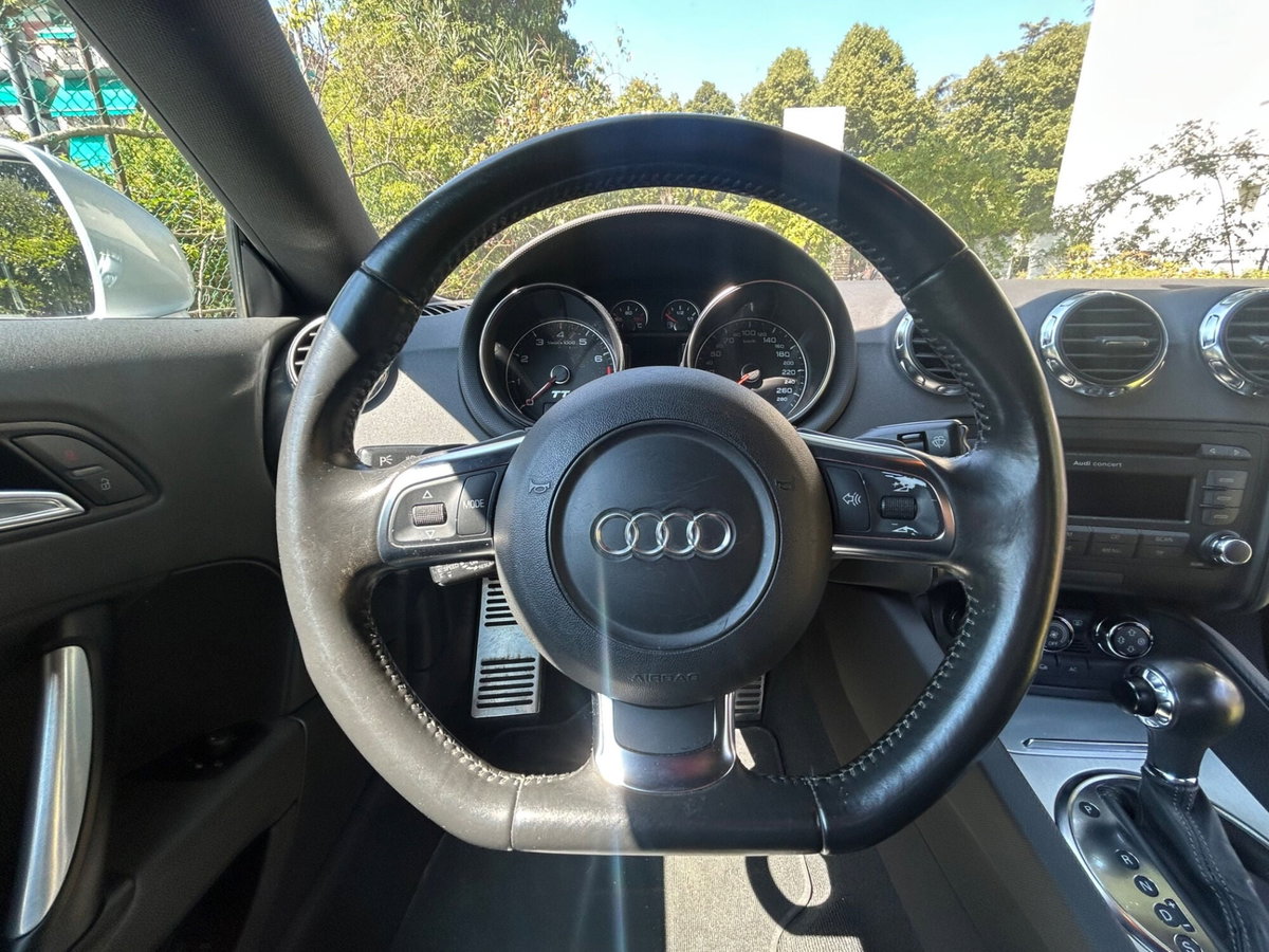 Audi TT Coupé 3.2 V6 quattro (11)