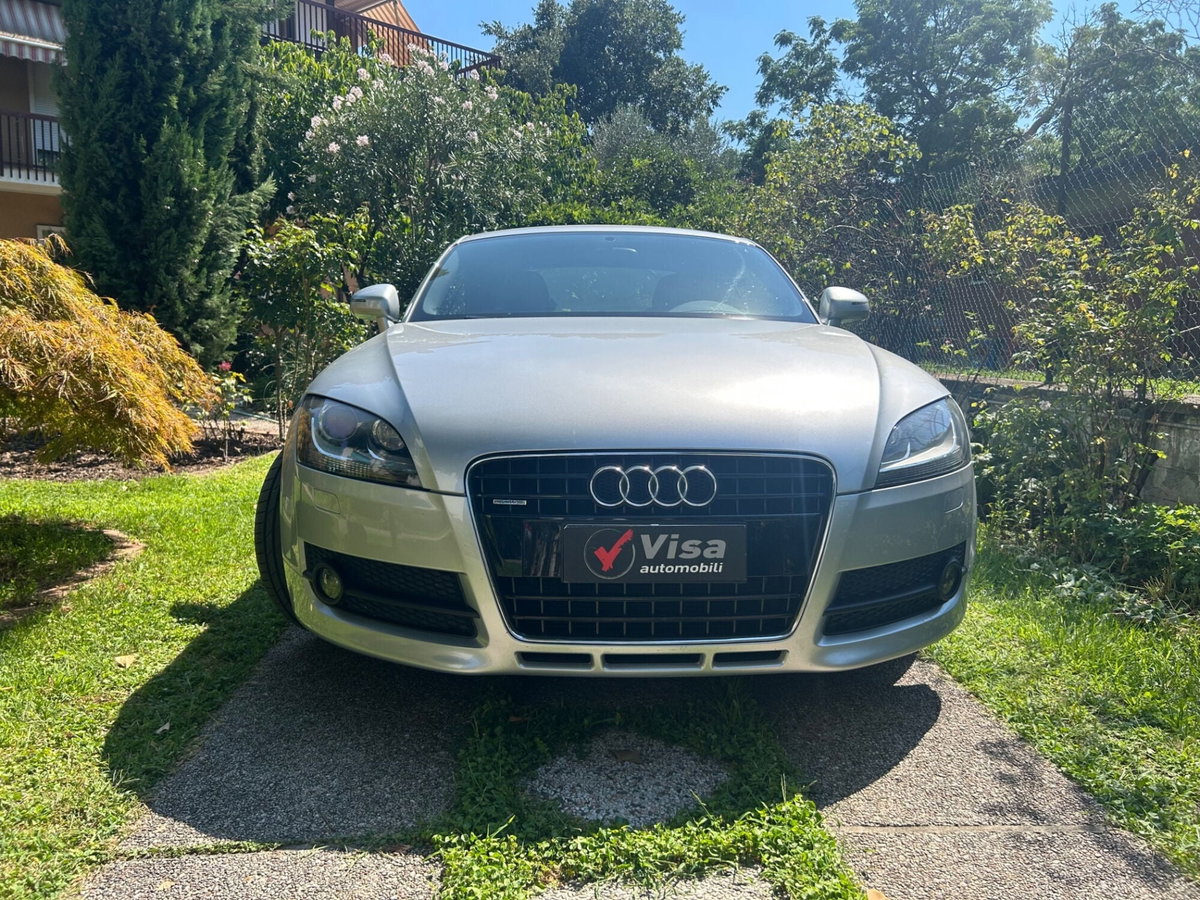 Audi TT Coupé 3.2 V6 quattro (2)