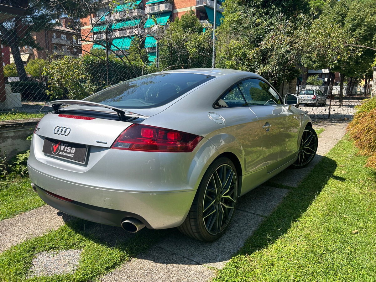 Audi TT Coupé 3.2 V6 quattro (4)