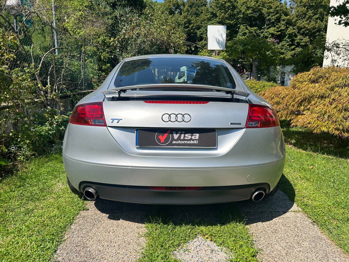 Audi TT Coupé 3.2 V6 quattro (5)