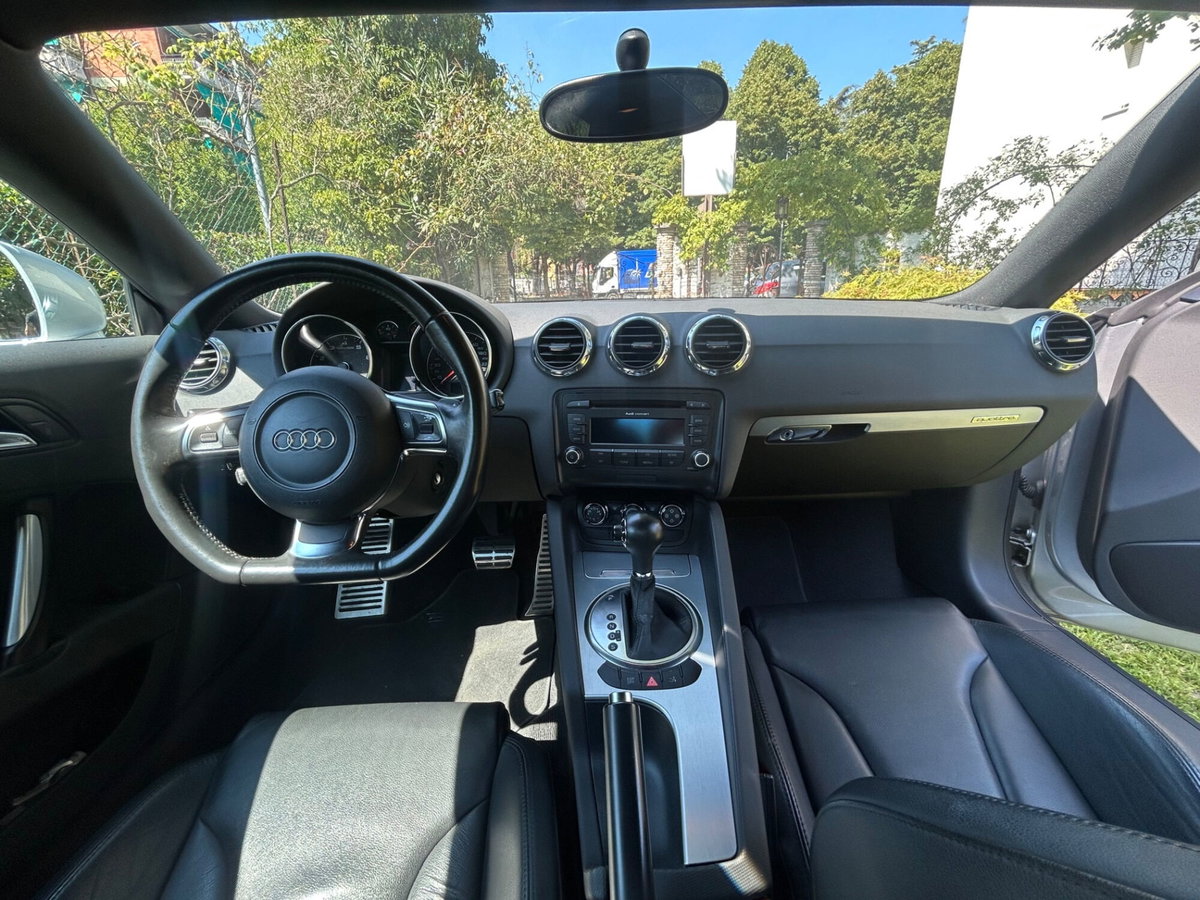 Audi TT Coupé 3.2 V6 quattro (8)