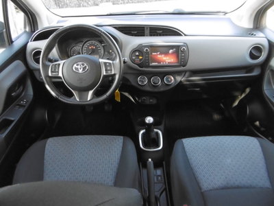 Toyota Yaris 1.0 5 porte Active (10)