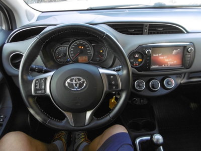 Toyota Yaris 1.0 5 porte Active (11)