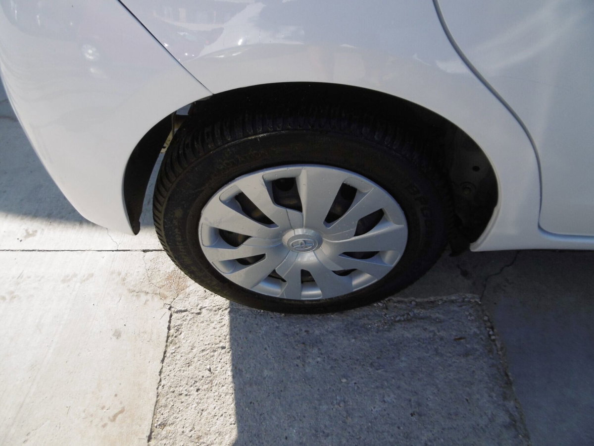 Toyota Yaris 1.0 5 porte Active (18)