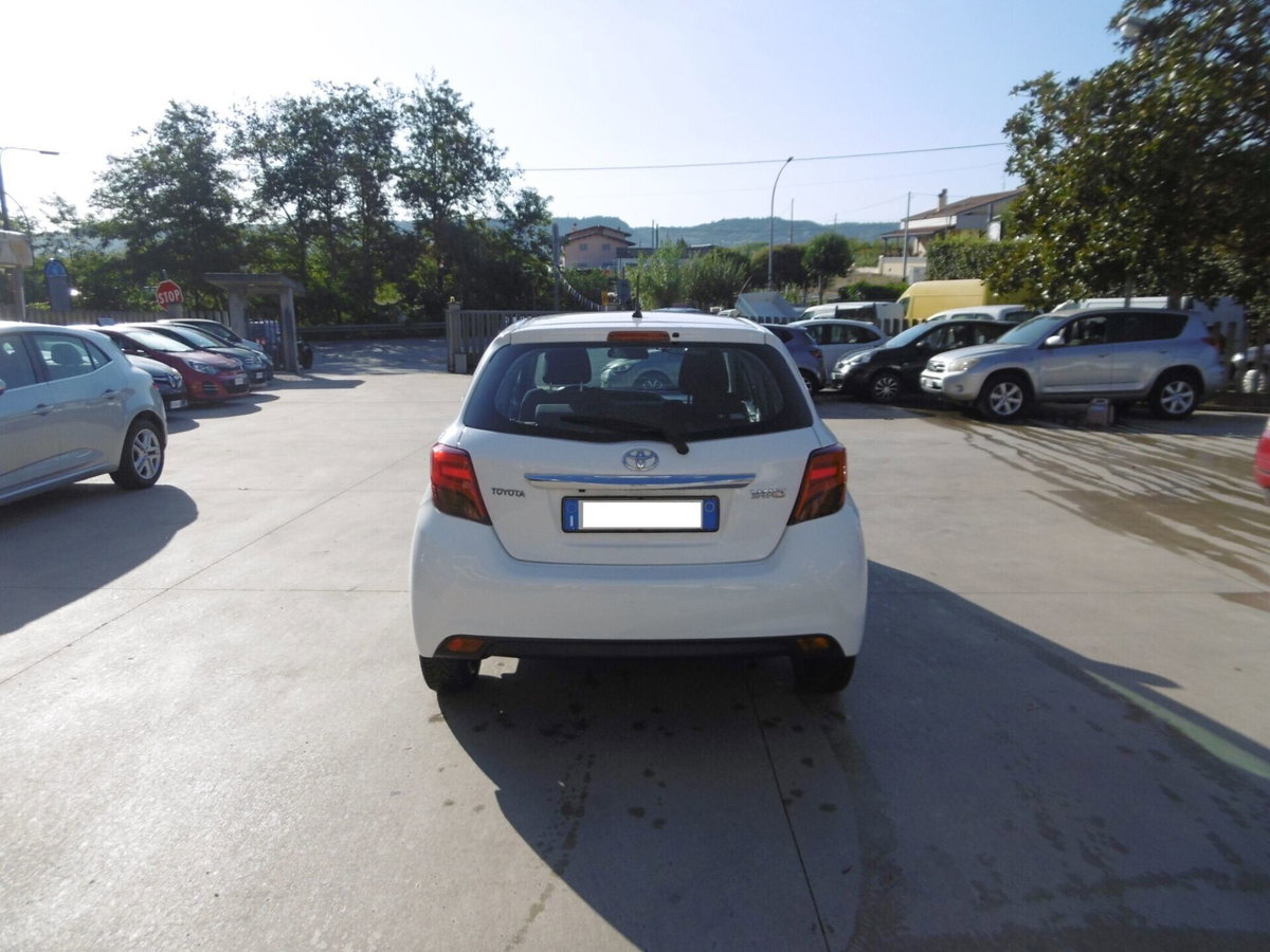 Toyota Yaris 1.0 5 porte Active (6)