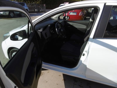 Toyota Yaris 1.0 5 porte Active (9)