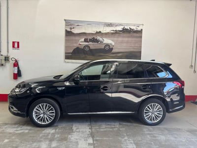 Mitsubishi Outlander 2.4 MIVEC 4WD PHEV Instyle SDA usata
