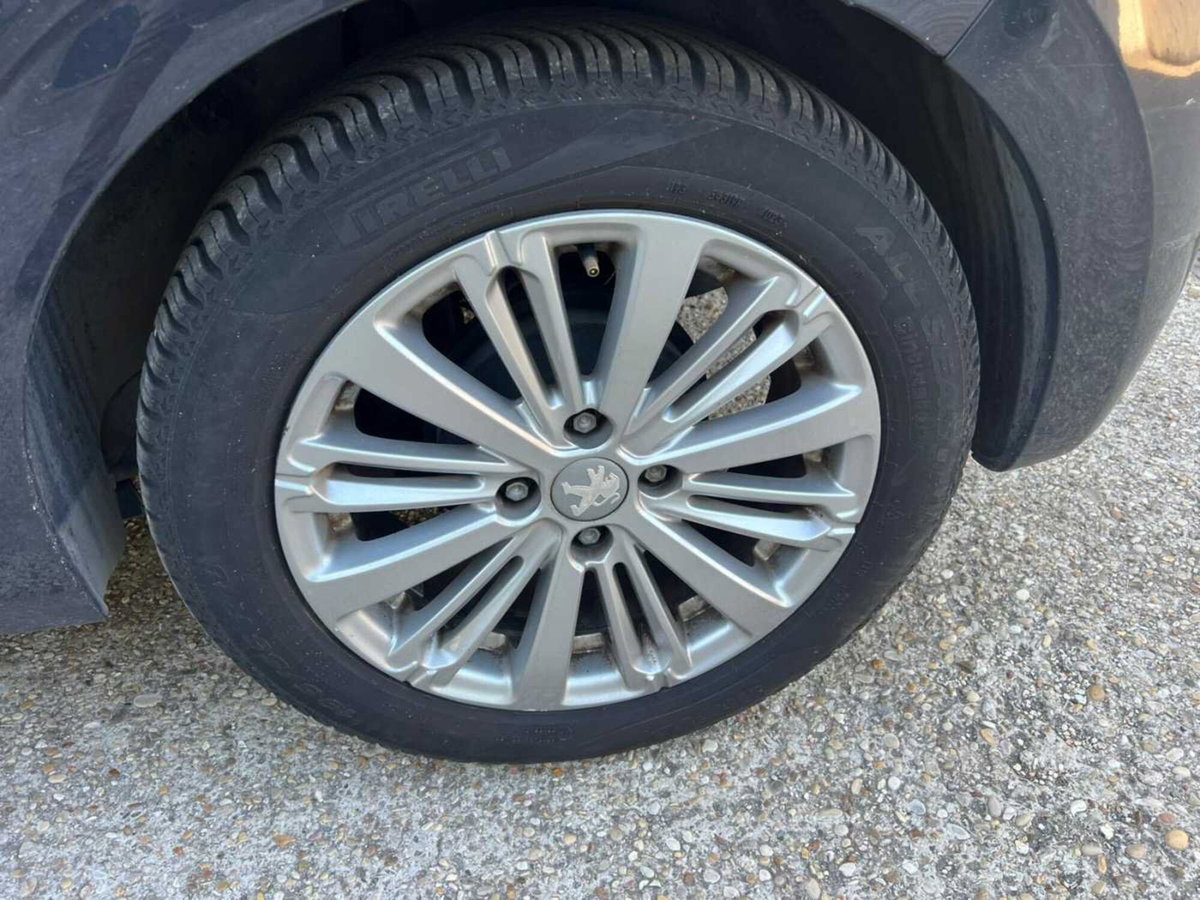 Peugeot 208 100 5 porte Allure (10)