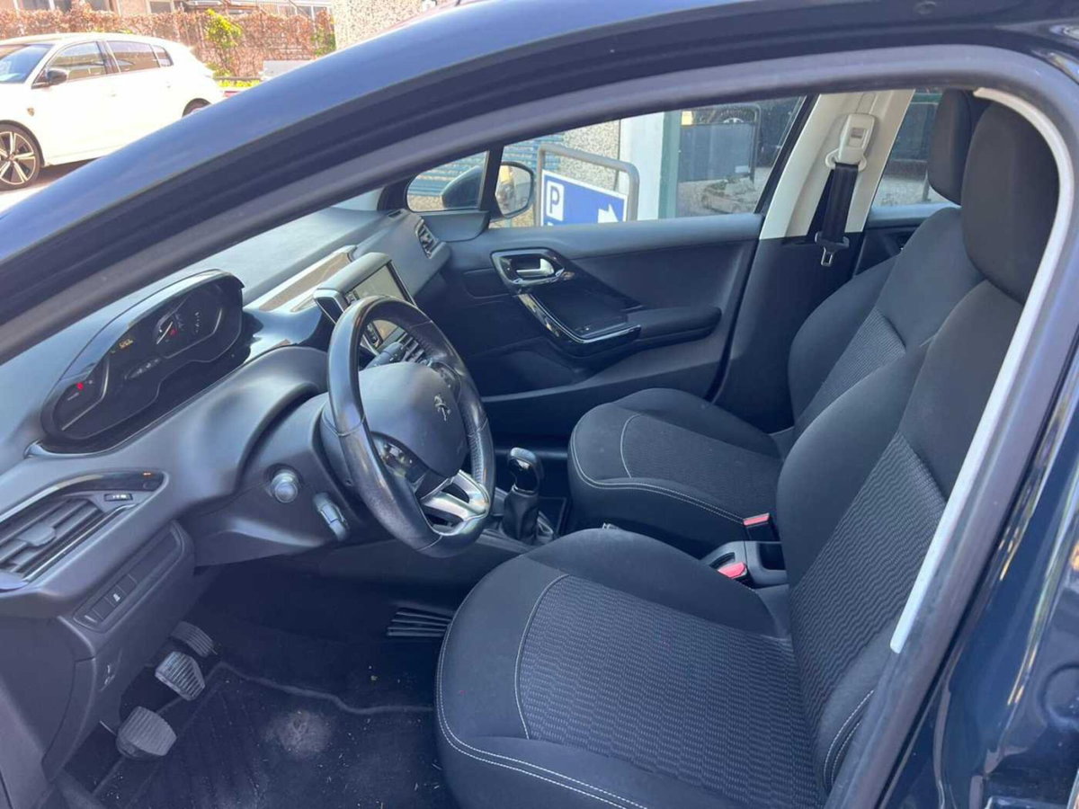 Peugeot 208 100 5 porte Allure (11)