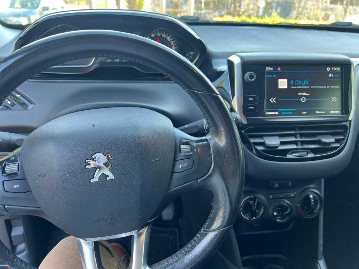 Peugeot 208 100 5 porte Allure (14)