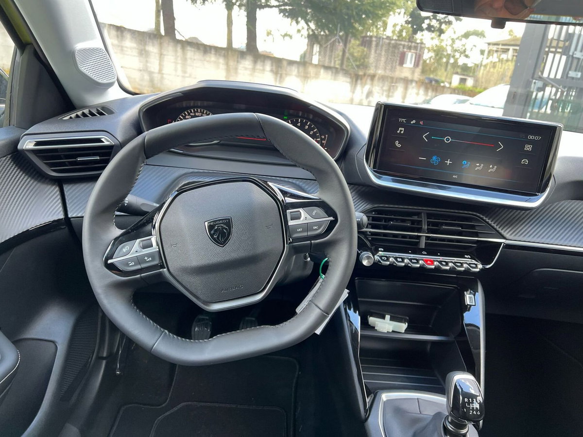 Peugeot 208 PureTech 100 Stop&Start 5 porte GT (13)