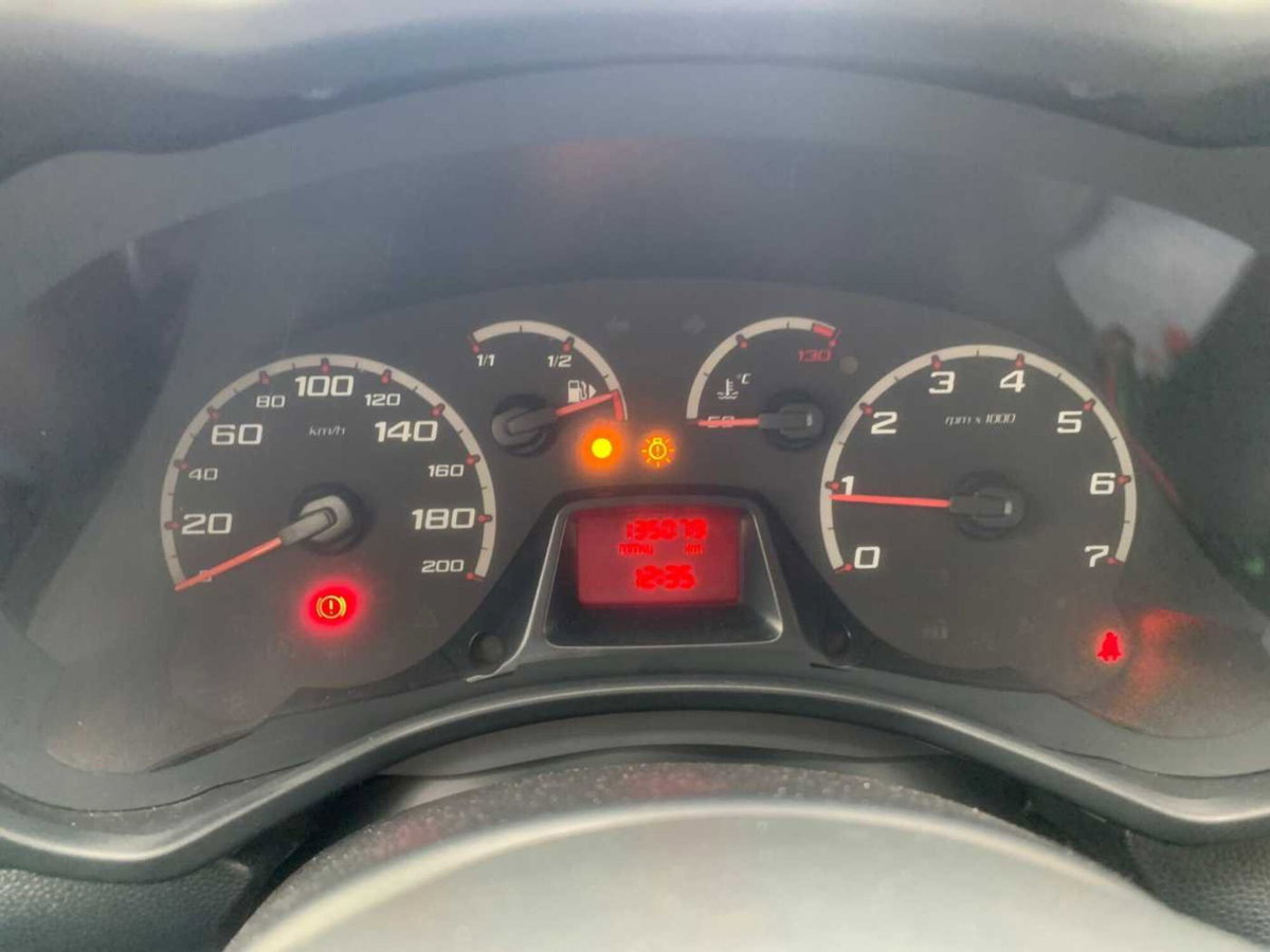 Ford Ka 1.3 TDCi 75CV (13)