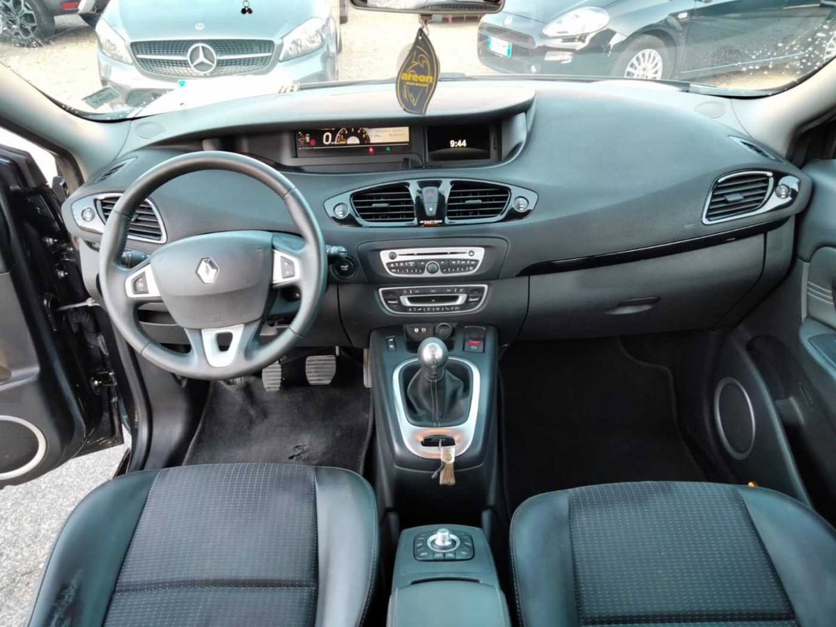 Renault Scénic X-Mod 1.5 dCi 110CV Dynamique (9)