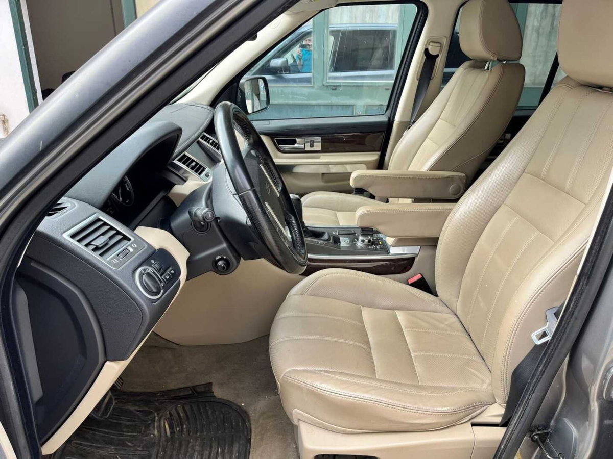 Land Rover Range Rover Sport 3.0 SDV6 HSE (10)