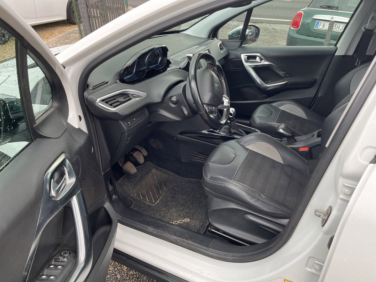 Peugeot 2008 120 S&S Allure (16)