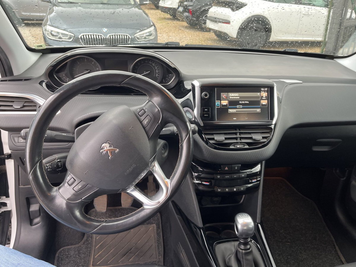 Peugeot 2008 120 S&S Allure (17)